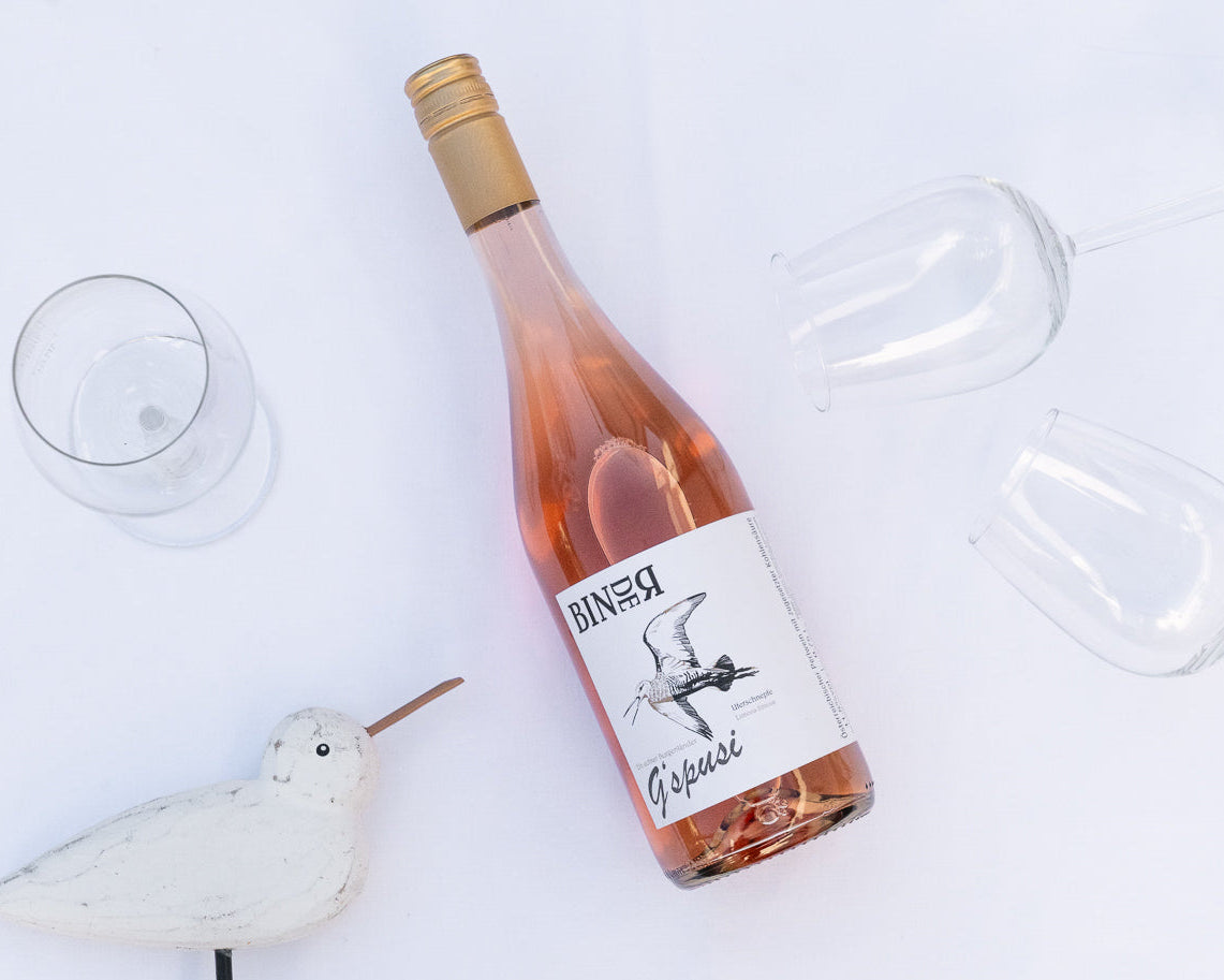 Perlwein G'spusi Rosé vom Weingut Binder aus Mörbisch am See, Neusiedlersee, Burgenland, Österreich. 